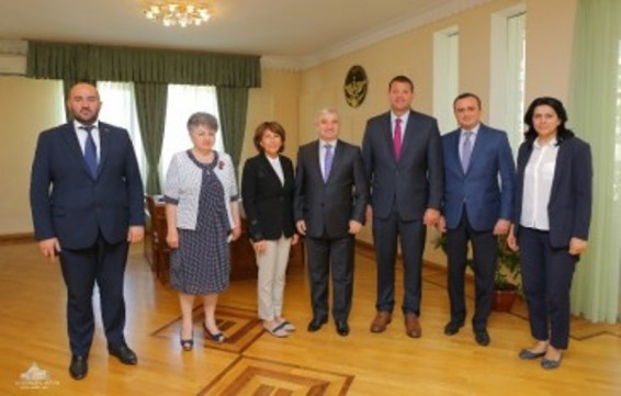 ԱՄՆ կոնգրեսական Դեյվիդ Վալադաոն հյուրընկալվել է Արցախի խորհրդարանում