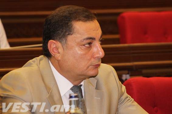 Ճշտել եմ, Նիկոլ Փաշինյանի անվամբ հրավերն ստացել է Արփինե անունով մի աղջիկ. Բաղդասարյան