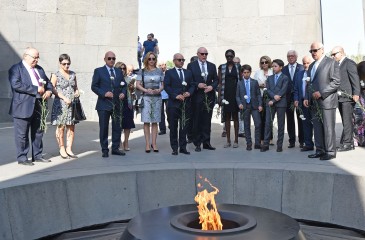 «Խոստումը» ֆիլմի ռեժիսոր Թերրի Ջորջը և պրոդյուսեր Էրիկ Իսրայելյանը այցելեցին Ծիծեռնակաբերդ