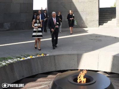 Ալեն Դանքընն այցելել է Ծիծեռնակաբերդի հուշահամալիր