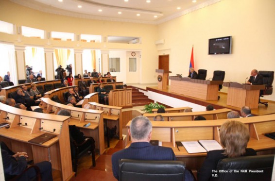 Բակո Սահակյանը կառավարության անդամների հետ մասնակցել է Ազգային ժողովի նիստին