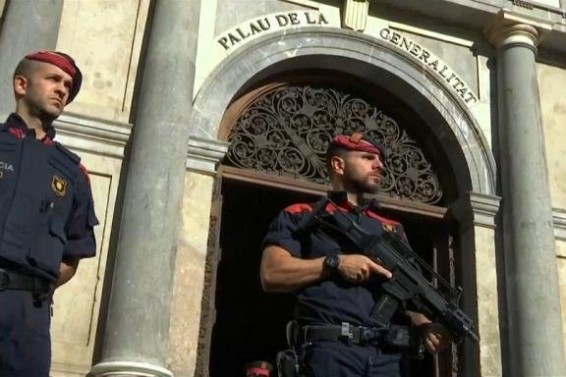 Ոստիկանությունը կնքում է Կատալոնիայի ընտրատեղամասերը