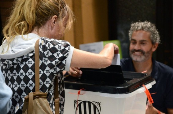 Կատալոնցիները քվեարկում են անկախության հանրաքվեում՝ հաղթահարելով խոչընդոտները