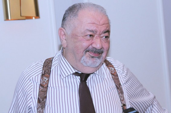 Տեսողության ստուգման համար առաջարկվում են թե՛ հայերեն, թե՛ ռուսերեն տառատեսակներ. Ալ. Մալայան