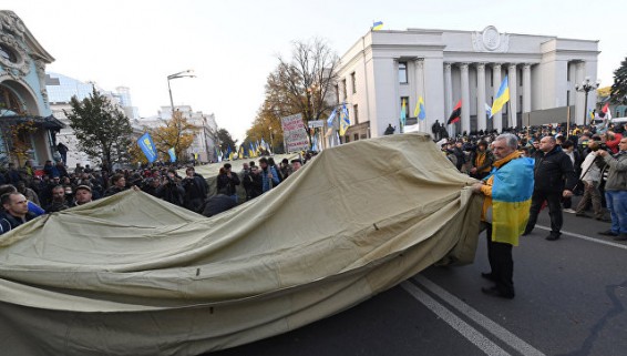 В центре Киева, где разбит палаточный городок, усилили меры безопасности