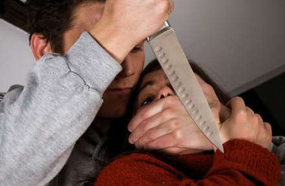 Վերելակում դանակով սպառնացել է ու հափշտակել երիտասարդ կնոջ դրամապանակը