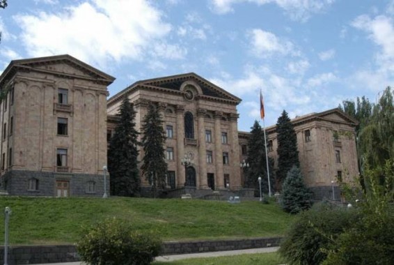 Զինծառայությունից խուսափածներին քրեական հետապնդումից ազատելու օրենքը երկարացնելու նախագիծը ընդունվեց