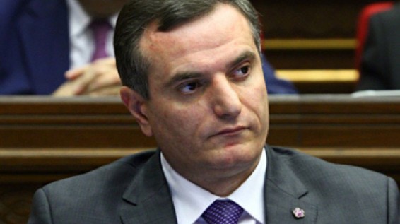 Это не тот закон, против которого надо бороться любой ценой: замглавы Минобороны Армении обратился к студентам