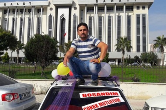 Երջանկությունը միայն ամուսնանալիս չէ լինում. թուրք տղամարդը զարդարել է մեքենան ու «Բաժանվեցի, շատ երջանիկ եմ» գրությամբ շրջել քաղաքում