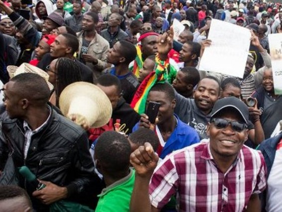 Լրացել է Մուգաբեին իշխող կուսակցության ներկայացրած վերջնագրի ժամկետը. ուսանողները հարահավաքի են դուրս եկել