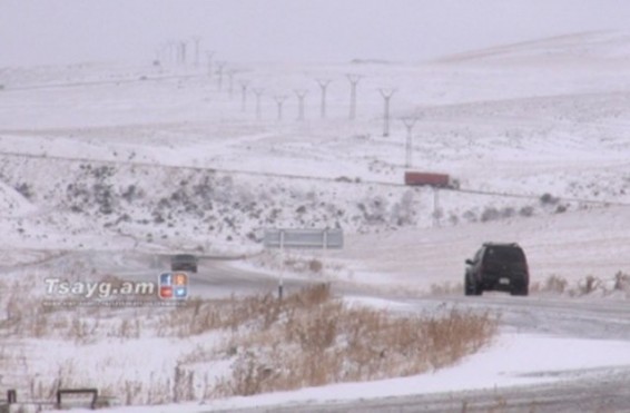 Video. Առաջին ձյունը վարորդներին անակնկալի է բերել