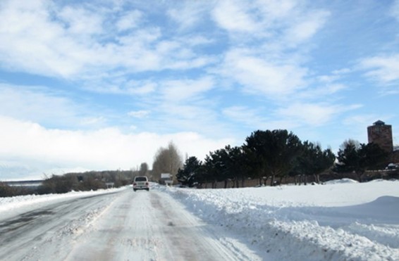 Երևան-Սևան, Ապարան-Սպիտակ, Սևան-Հրազդան, Սիսիան-Գորայք ավտոճանապարհին, Դիլիջանի ոլորաններում տեղ-տեղ առկա է մերկասառույց