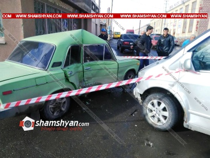 Գյումրիում բախվել են 30-ամյա վարորդի «06»-ն ու 26-ամյա վարորդի Mercedes-ը