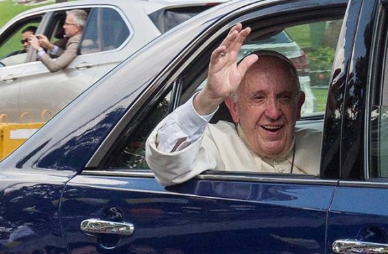 Հռոմի պապի համեստ ավտոմոբիլն ապշեցրել է Մյանմայի բնակիչներին