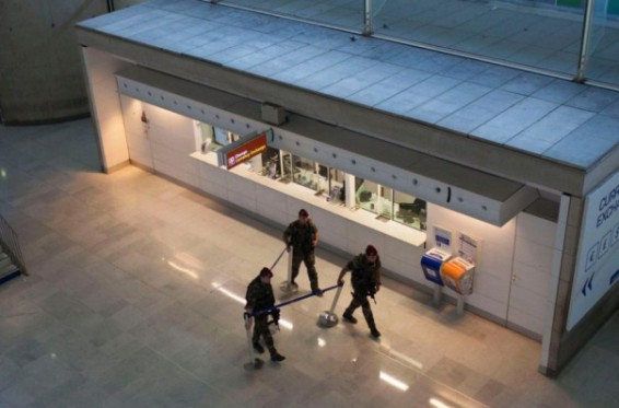 Անօթևանը 300 հազար եվրո է գողացել Փարիզի օդանավակայանից