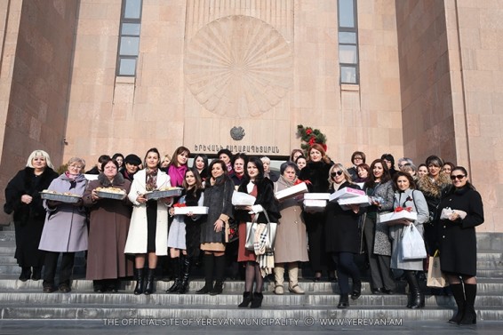 Ամանորին ընդառաջ «Մի կտոր ջերմություն»՝ Երևանի քաղաքապետարանի աշխատակցուհիների կողմից