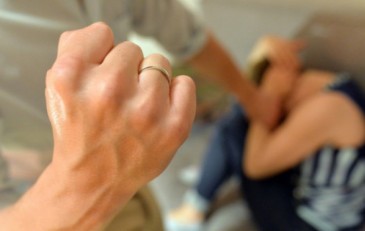 Տղամարդը ծեծել է կնոջը, ապա՝ վերջինս ընկերուհուն