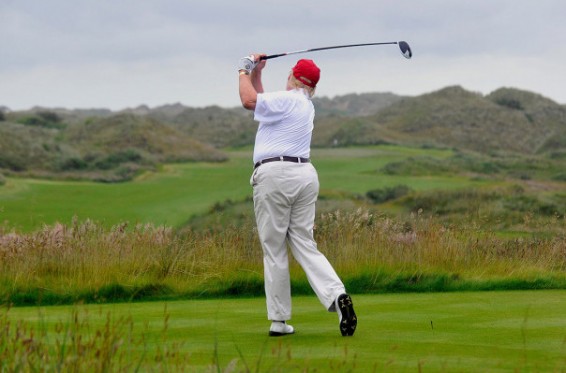 Թրամփը խոստացել է աշխատանքի վերադառնալ, բայց փոխարենը գնացել է գոլֆ խաղալու