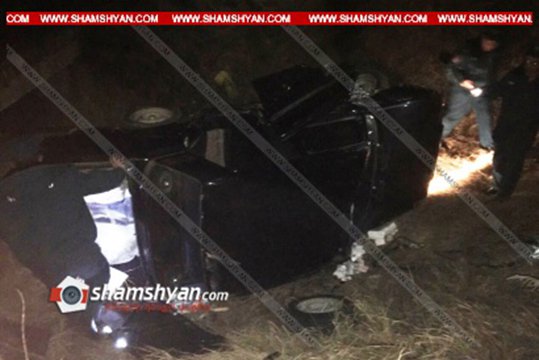 Խոշոր ավտովթար Սպիտակ – Գյումրի ճանապարհին. բախվել են Mercedes-ն ու 07-ը. վերջինը կողաշրջվելով հայտնվել է դաշտում