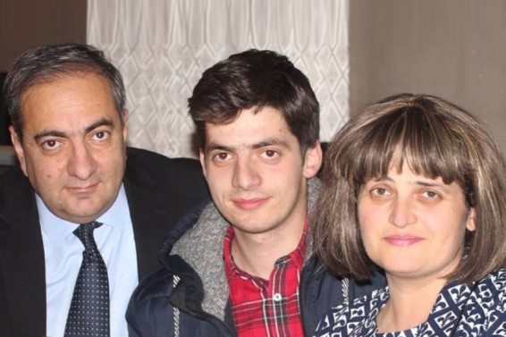 Մոտեցել է մահճակալին քնած ամուսնուն և կացնով մի քանի անգամ հարվածել է. մարզպետի խորհրդականի սպանության գործն ուղարկվել է դատարան