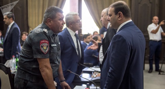 Зарплаты армянских чиновников: где получают больше, чем у президента