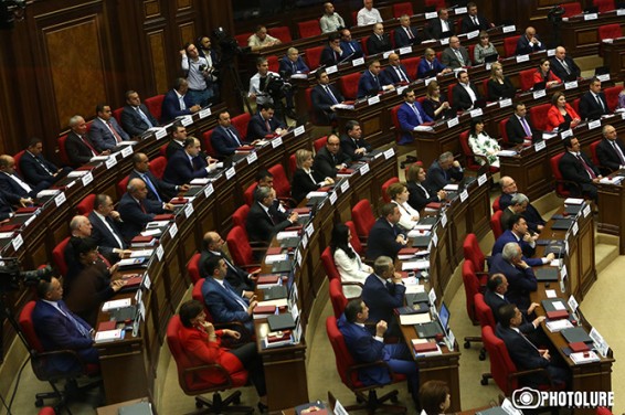 Армянский парламент обсуждает заявление о признании геноцида езидов в Ираке в 2014 году