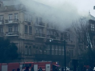 Բաքվում բազմաբնակարան շենք է այրվում