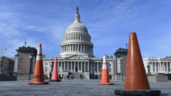 Сенат не сумел предотвратить закрытие федерального правительства США