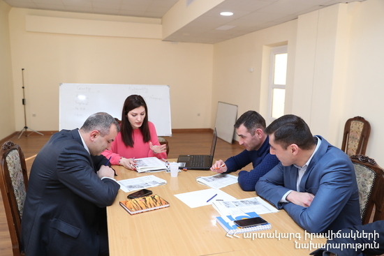 ՀՀ ԱԻՆ Հիդրոմետ ծառայության աշխատակիցների անգլերեն լեզվի եռամսյա ծրագիր