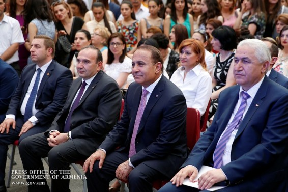 Վարչապետը ՀՊՏՀ շրջանավարտներին է հանձնել ավարտական պետական դիպլոմներ