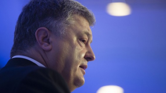 Порошенко начал шантажировать Запад коллапсом Украины — политолог