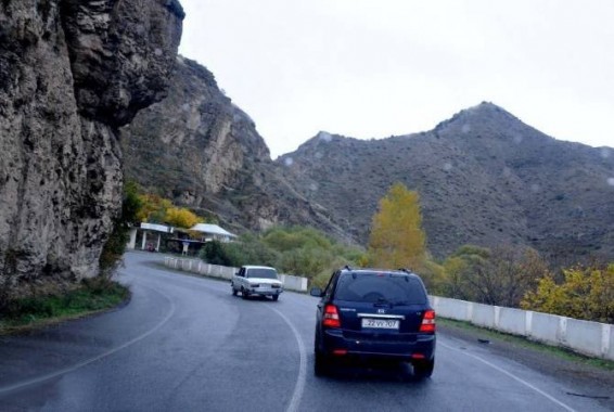 Հանրապետության տարածքում ավտոճանապարհները հիմնականում անցանելի են