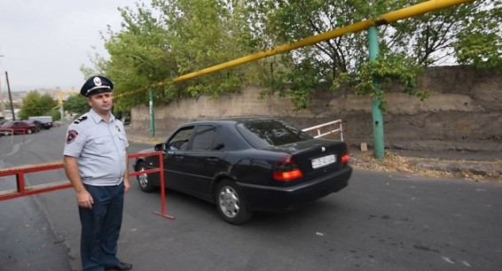 ДТП в Ереване: машина сбила двух курсантов военного университета
