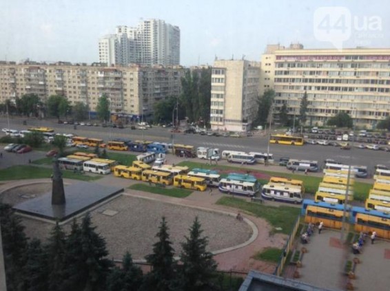Майданы большие и малые: В Киеве митингуют транспортники