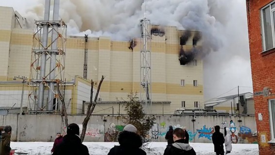 Потерявший в пожаре всю семью Востриков рассказал, кто запер двери в кинозале «Зимней вишни»