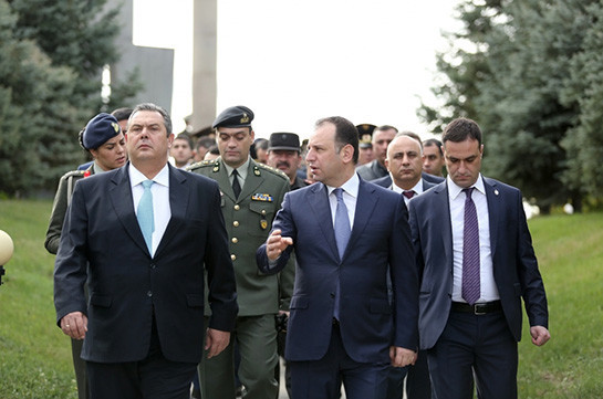 Հունաստանի պաշտպանության նախարարն այցելել է «Եռաբլուր» զինվորական պանթեոն
