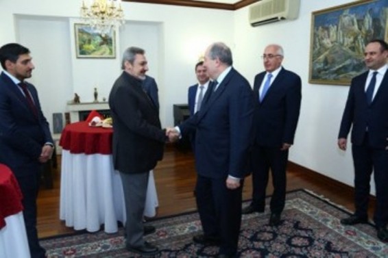 Արմեն Սարգսյանն Աստանայում հանդիպել է հայ համայնքի հետ