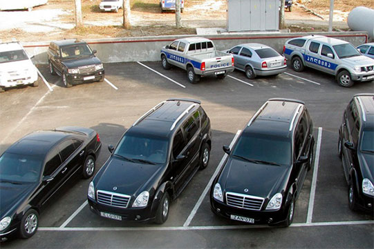 Վրացի պաշտոնյաներին կզրկեն սև ջիպերից