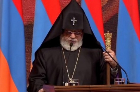 Մեր աղոթն ենք բարձրացնում Ձեզ համար, մեծարգո՛ նախագահ տյար Արմեն Սարգսյան, Ձեր բարձր ու պատասխանատու աշխատանքի համար. Ամենայն Հայոց Կաթողիկոս