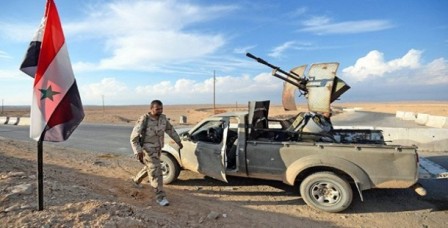 Сирийская армия начала бои против анклава террористов ИГ на юге Дамаска
