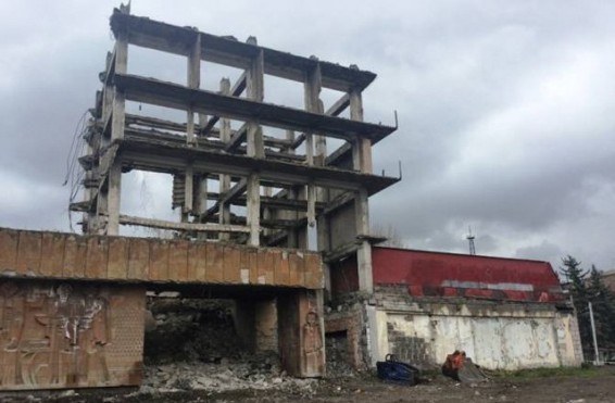 Ապամոնտաժվում է Գյումրու նախկին «Շիրակ» հյուրանոցը