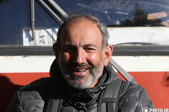 Դուք հաղթել եք, սիրում եմ ձեզ. Փաշինյանը՝ Հերացի փողոցը փակած ուսանողներին