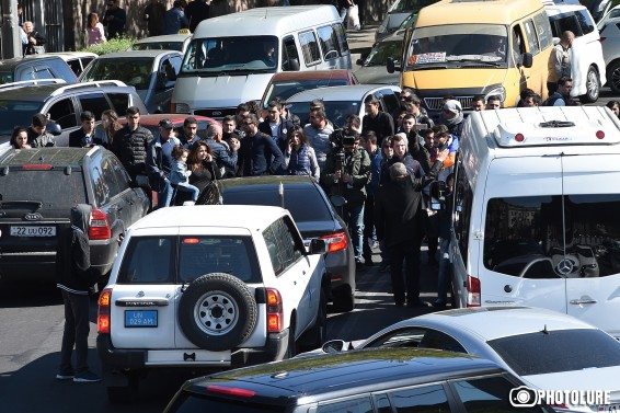 Video. «Կարգին տղերքը հիմա փողոցում են, ոչ թե սաունաներում ու կլուբներում»