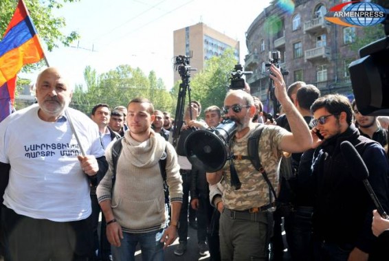 Բաղրամյանում բախումի հետևանքով բուժօգնության համար դիմել է 46 քաղաքացի, որից 6-ը ոստիկաններ են