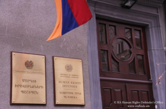 Պաշտպանի արագ արձագանքման խմբերն այցելում են Ոստիկանության բաժիններ, որտեղ երթի մասնակիցներ են բերման ենթարկվել