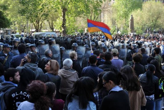 ՄԻՊ-ը քաղաքացիական հագուստով անձանց կողմից հավաքի մասնակիցների բերման ենթարկելու մասին տեղեկություններ է ձեռք բերել