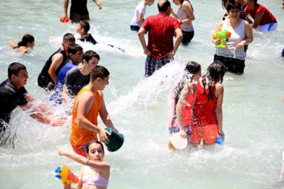 Աղջիկը բողոքում է, որ Վարդավառին Կարապի լճում սեռական բնույթի ոտնձգության է ենթարկվել