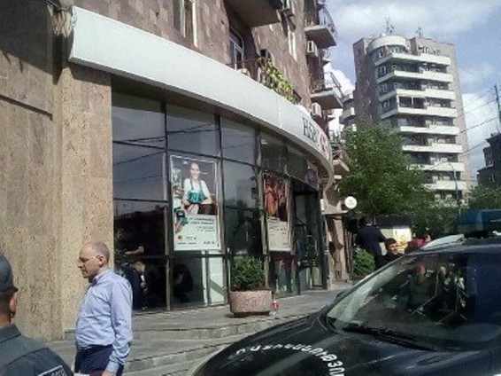 HSBC բանկի վրա հարձակումից վիրավորված անվտանգության աշխատակցի կյանքին վտանգ չի սպառնում