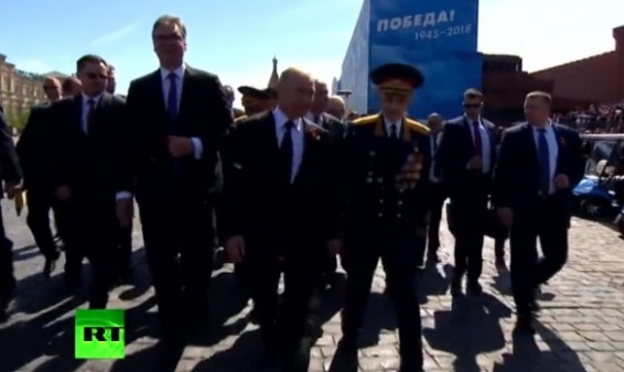 VIDEO: Путин вступился за ветерана, которого после парада Победы оттеснил в сторону сотрудник ФСО