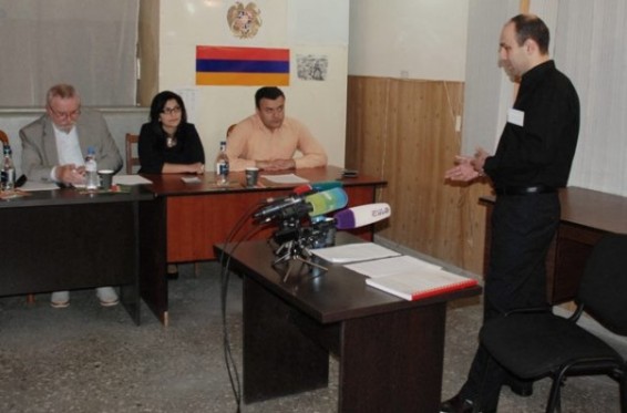 Ցմահ դատապարտյալ Մհեր Ենոքյանը պաշտպանել է թեզը. նա հետխորհրդային երկրներում իրավաբանի որակավորում ստացած առաջին ցմահ դատապարտյալն է